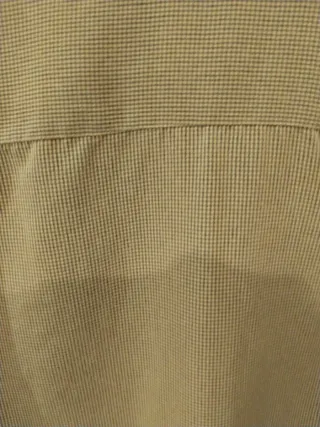 Camisa beige y verde