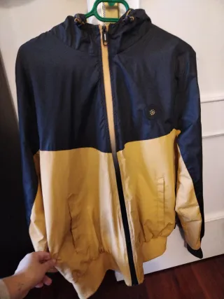 Cazadora fina bicolor.