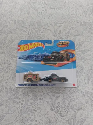 Hot Wheels Porsche 911 Off-Roader con Remolque