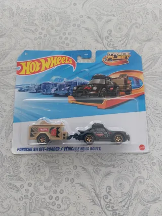 Hot Wheels Porsche 911 Off-Roader con Remolque