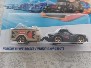 Hot Wheels Porsche 911 Off-Roader con Remolque