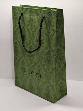 Busta di carta Gucci verde con manici in stoffa