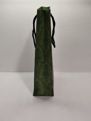 Busta di carta Gucci verde con manici in stoffa