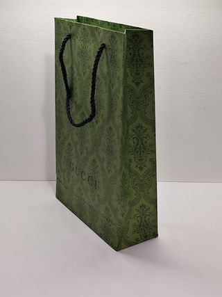 Busta di carta Gucci verde con manici in stoffa