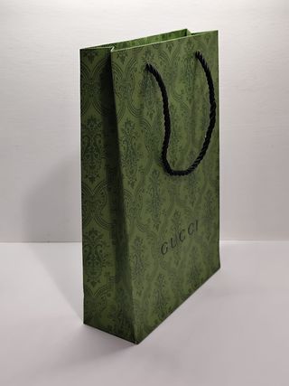 Busta di carta Gucci verde con manici in stoffa