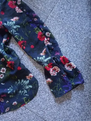 Blusa flores azul talla L sin estrenar
