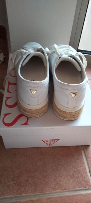 Deportivas Guess Blancas Talla 40