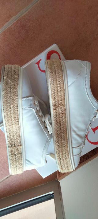 Deportivas Guess Blancas Talla 40
