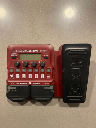 Pedalera Bajo Zoom B1X FOUR
