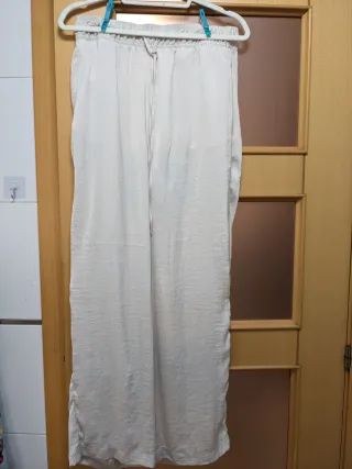 Pantalones beige anchos