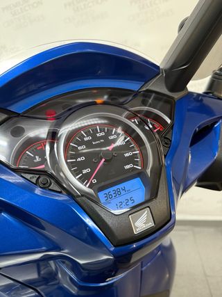 HONDA SH 300 IMPECABLE