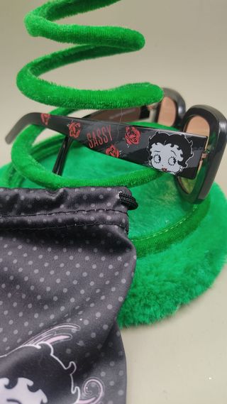 Occhiali da sole Betty Boop neri e marroni