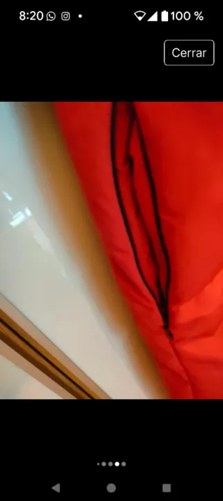 Abrigo chaleco Bimba y Lola de plumas rojo