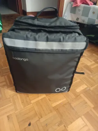 Mochila negra de reparto isotérmica