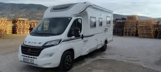 Autocaravana perfilada cama isla