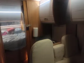 Autocaravana perfilada cama isla