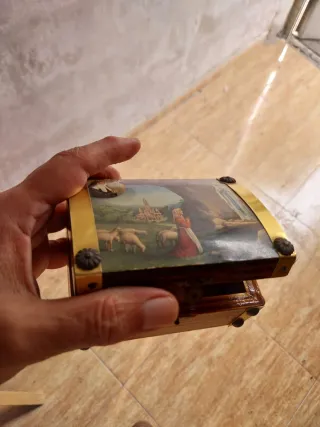 Cajita Vintage Lourdes Madera y Metal