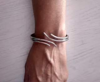 Confezione di braccialetti