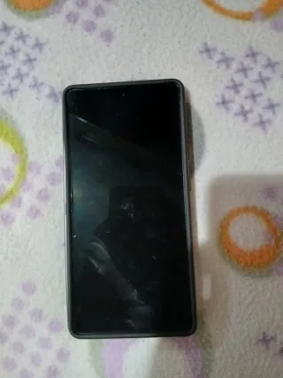 Samsung Galaxy S25 Ultra con su caja y cable