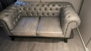 Sofá Chester 2 plazas vintage piel gris