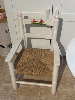 Mesa y 2 sillas infantiles de madera