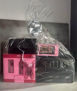 Cesto regalo con borse e profumi