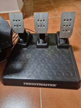 Volante Thrustmaster + Base + Pedali