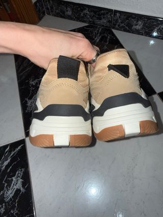 Zapatillas Pull&Bear Beige y Negro