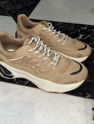 Zapatillas Pull&Bear Beige y Negro