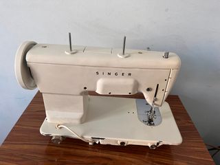 Máquina de coser Singer Beige