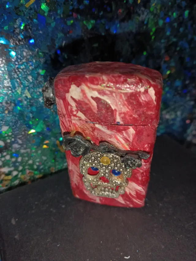 Mechero Vip Gaz decorado calavera