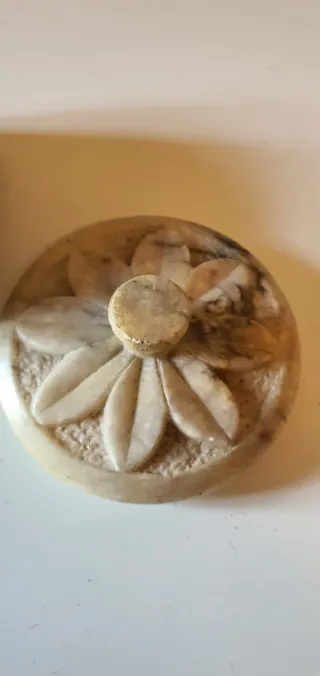 Portagioie in onice scolpito