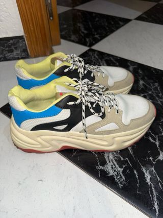 Zapatillas Bershka Beige, Negro, Azul, Rojo