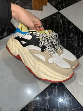 Zapatillas Bershka Beige, Negro, Azul, Rojo