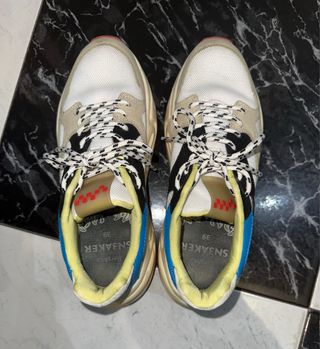 Zapatillas Bershka Beige, Negro, Azul, Rojo