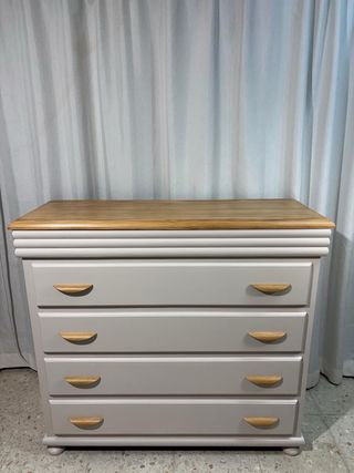 Cómoda de madera restaurada a estrenar