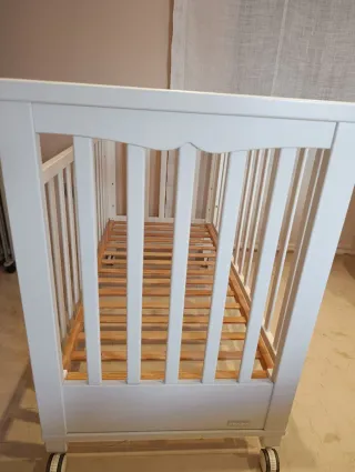 Cuna madera Trama