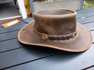 Sombrero australiano de cuero