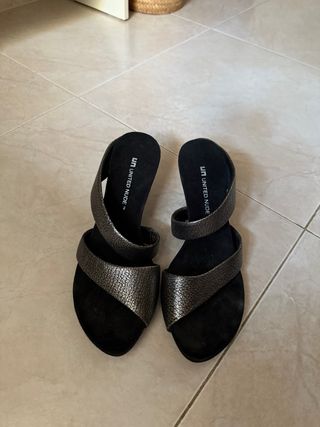 Zapatos United Nude mujer negros y plateados