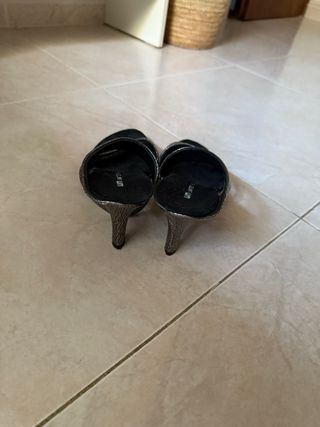 Zapatos United Nude mujer negros y plateados