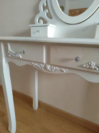 Tocador blanco con espejo ovalado medidas: 74x40