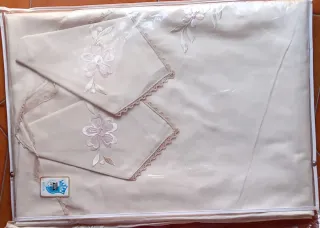 Tovaglia rotonda ricamata con pizzo + 8 tovaglioli