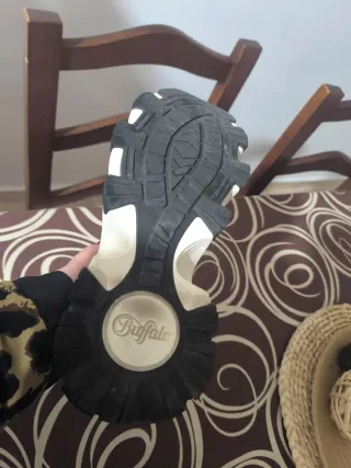 Zapatos Buffalo Plataforma Negros y Blancos 38