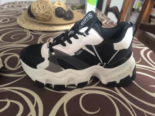 Zapatos Buffalo Plataforma Negros y Blancos 38