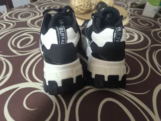 Zapatos Buffalo Plataforma Negros y Blancos 38