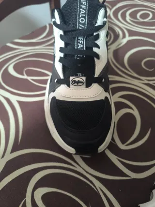 Zapatos Buffalo Plataforma Negros y Blancos 38