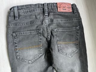 Pantalón vaquero gris recto