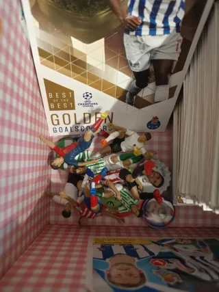 Cromos de fútbol:Hazard, Marega, Valerón, vinicius