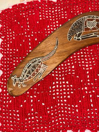 Ornamento Boomerang in Legno con Disegni Australia