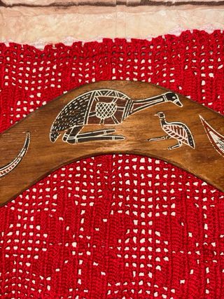 Ornamento Boomerang in Legno con Disegni Australia
